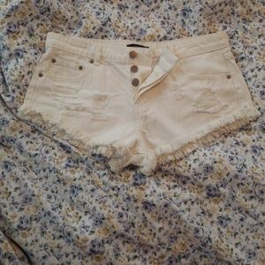 *CLEARANCE* High wasted white jean shorts